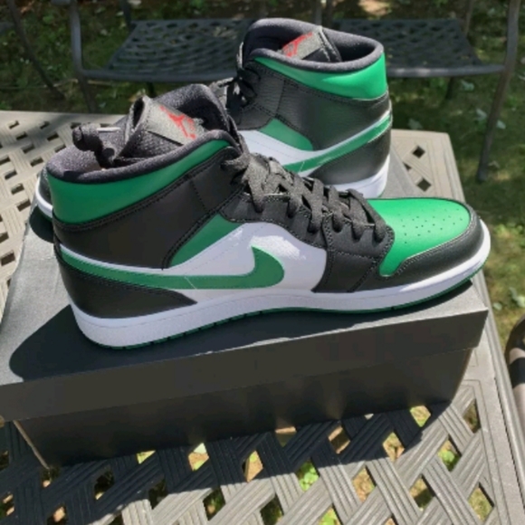 nike air jordan 1 mid se pine green